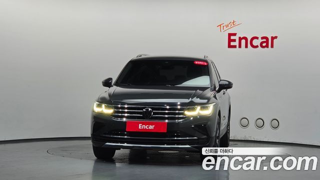 Volkswagen Tiguan 2-го поколения 2.0 TDI Premium - фото 1
