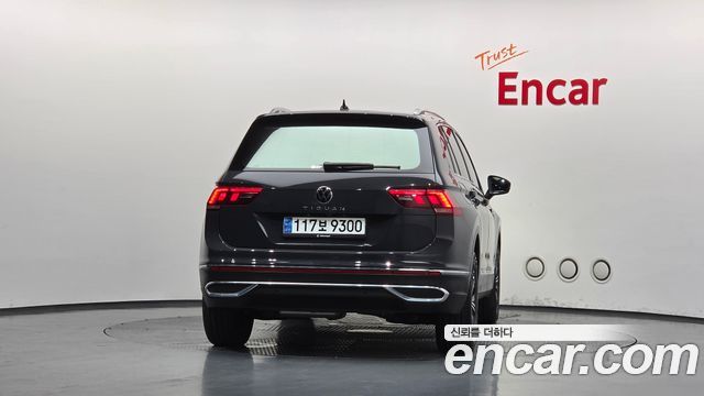Volkswagen Tiguan 2-го поколения 2.0 TDI Premium - фото 2