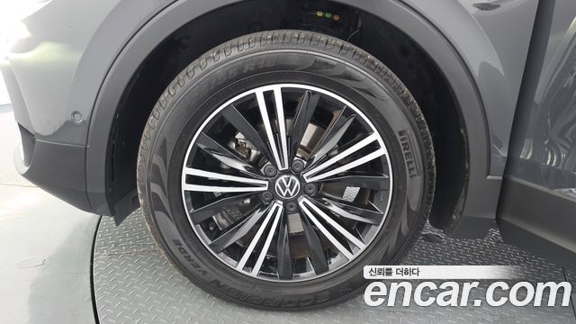 Volkswagen Tiguan 2-го поколения 2.0 TDI Premium - фото 3