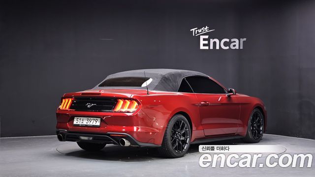 Ford Mustang Convertible - фото 1