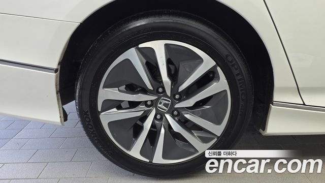 Honda Accord 10-го поколения 2.0 Hybrid EX-L - фото 4