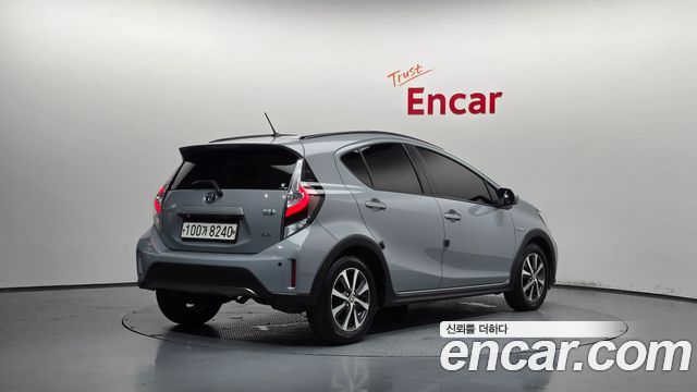 Toyota Prius 1.5 Crossover - фото 1