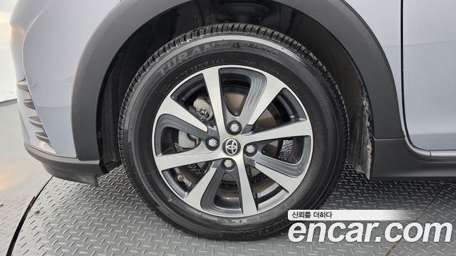 Toyota Prius 1.5 Crossover - фото 4