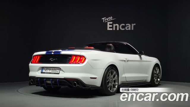 Ford Mustang Convertible - фото 1