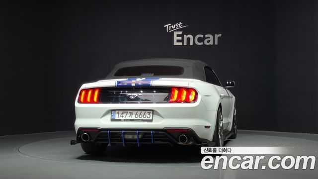 Ford Mustang Convertible - фото 3