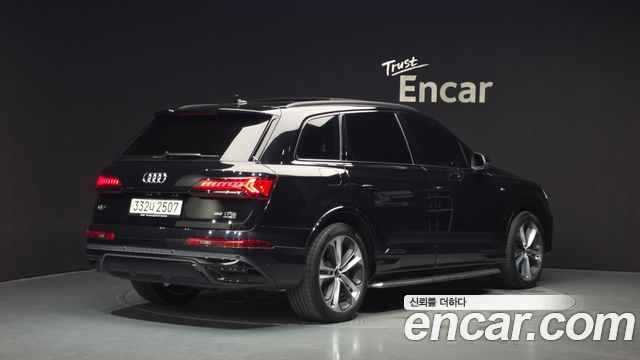 Audi Q7 55 TFSI Quattro Premium - фото 1