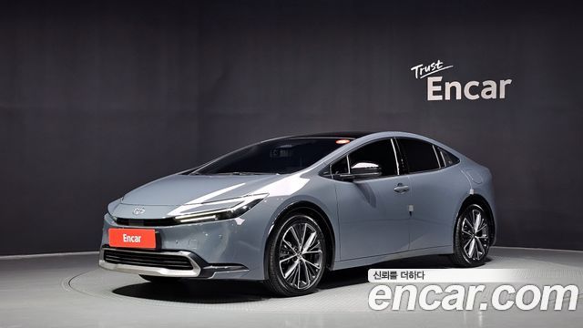 Toyota Prius 5-го поколения 2.0 XLE - фото 0
