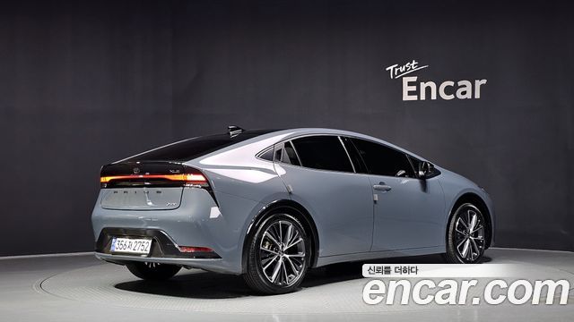 Toyota Prius 5-го поколения 2.0 XLE - фото 1