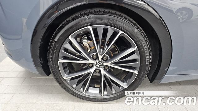 Toyota Prius 5-го поколения 2.0 XLE - фото 4