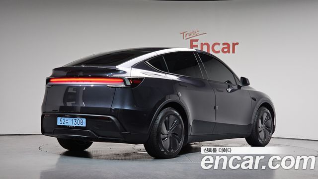 Tesla Model Y Premium RWD - фото 0