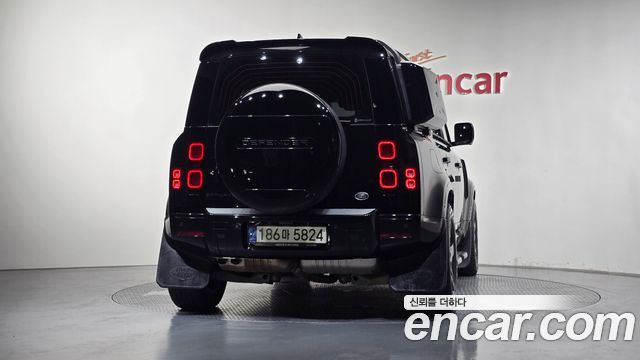 Land Rover Defender L663 110 D250 SE - фото 3