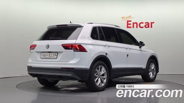 Volkswagen Tiguan 2-го поколения 2.0 TDI Premium - фото 1