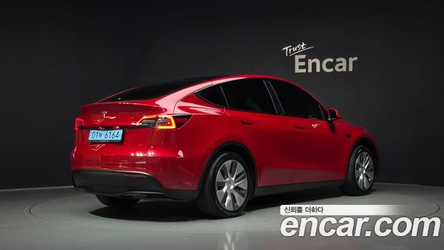 Tesla Model Y RWD - фото 1