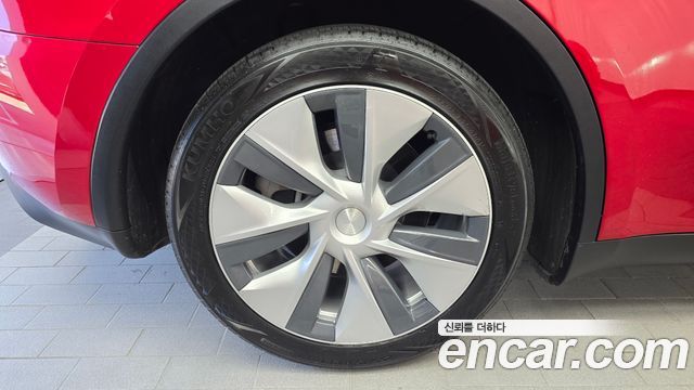 Tesla Model Y RWD - фото 4