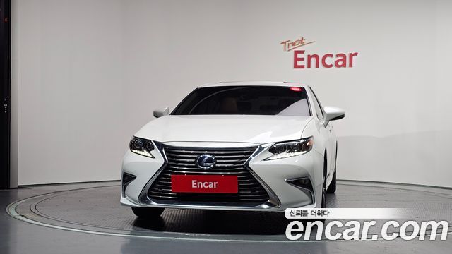 Lexus ES 300h Supreme+ XV60 - фото 2