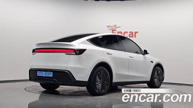 Tesla Model Y Premium RWD - фото 0