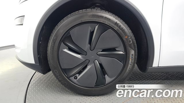 Tesla Model Y Premium RWD - фото 3