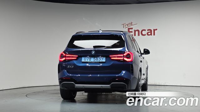 BMW iX3 M Sports - фото 2