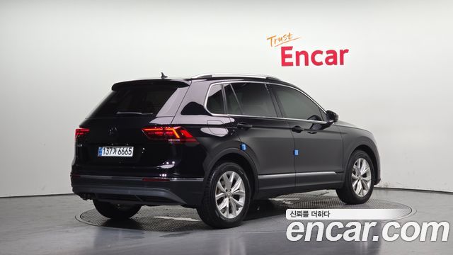 Volkswagen Tiguan 2-го поколения 2.0 TDI Premium - фото 1