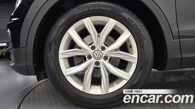 Volkswagen Tiguan 2-го поколения 2.0 TDI Premium - фото 4