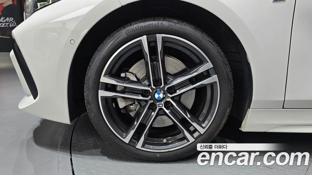 BMW 1 Series F40 120i M Sports - фото 4