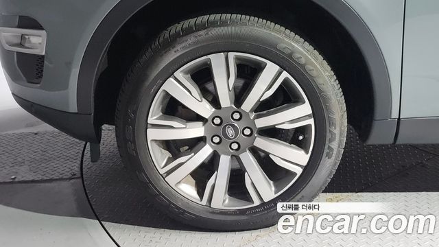 Land Rover Discovery Sport 2.0 TD4 HSE Luxury - фото 4
