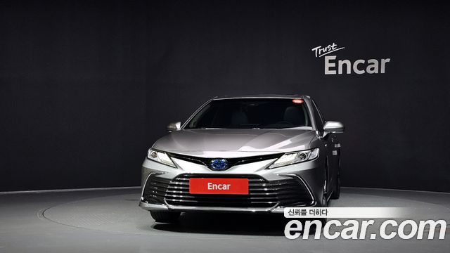 Toyota Camry XV70 2.5 XLE Hybrid - фото 2