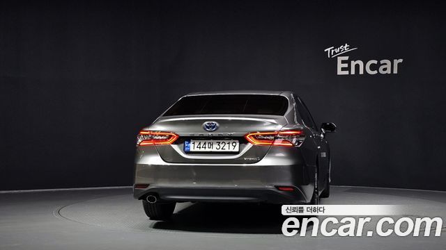 Toyota Camry XV70 2.5 XLE Hybrid - фото 3