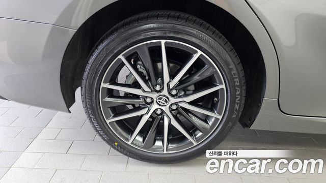 Toyota Camry XV70 2.5 XLE Hybrid - фото 4