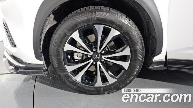 Lexus NX 300 F-Sport - фото 3