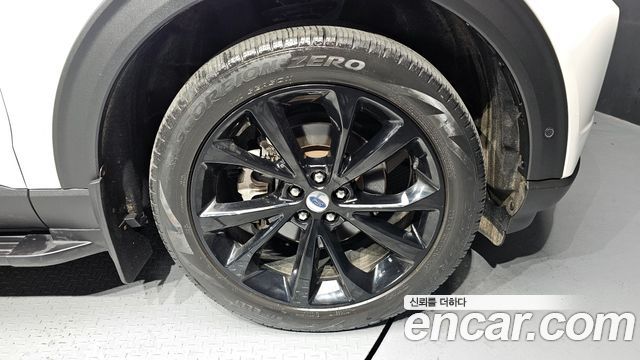 Ford Explorer 6-го поколения 3.0 Platinum 4WD - фото 4