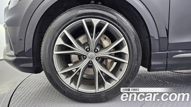 Audi Q8 50 TDI Quattro Premium - фото 4
