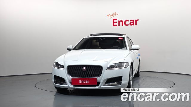 Jaguar XF X260 25t Prestige - фото 2