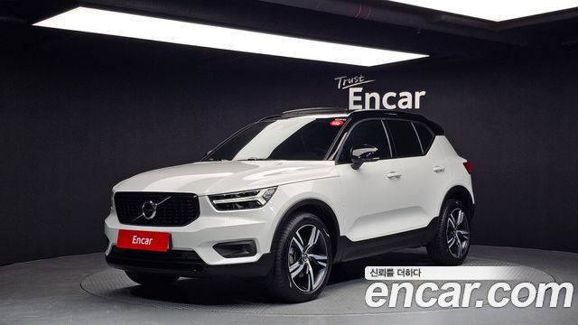 Volvo XC40 B4 R-Design - фото 0