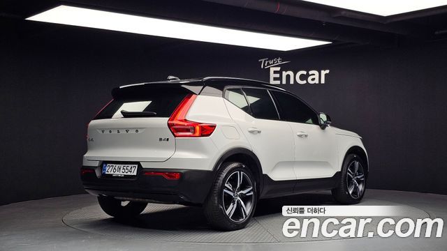 Volvo XC40 B4 R-Design - фото 1
