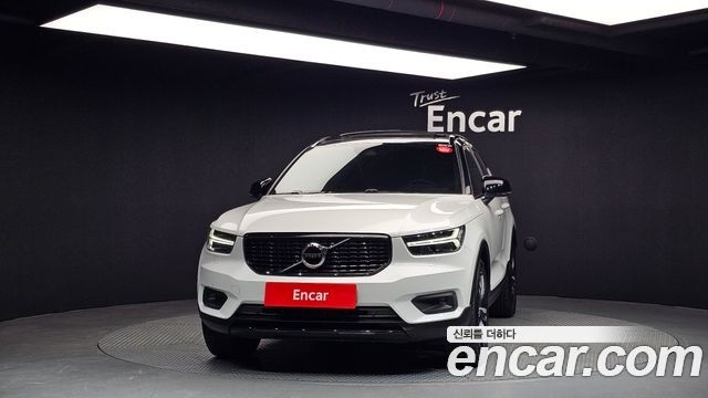 Volvo XC40 B4 R-Design - фото 2
