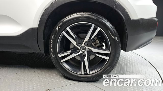 Volvo XC40 B4 R-Design - фото 4