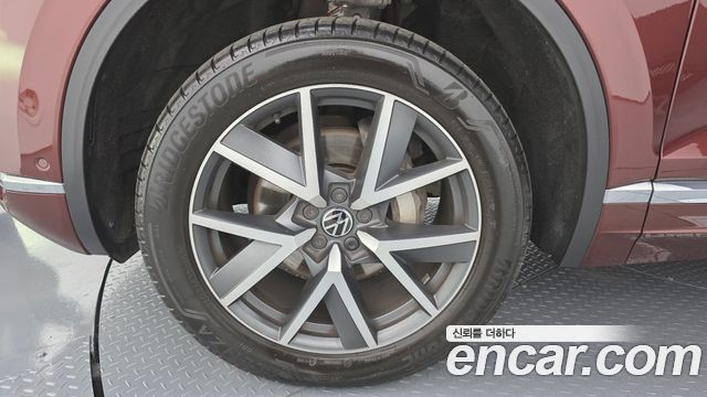 Volkswagen Touareg 3-го поколения 3.0 TDI Prestige - фото 4