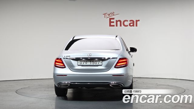 Mercedes-Benz E-Class W213 E300 Exclusive - фото 2