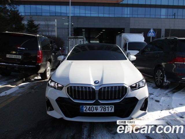 BMW 5 Series G60 530i xDrive M Sport - фото 0