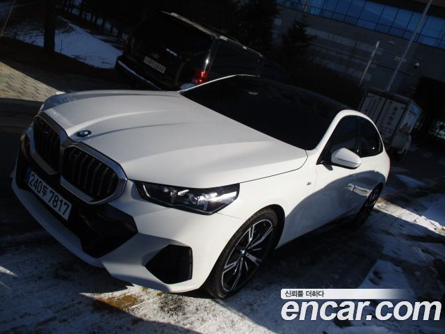 BMW 5 Series G60 530i xDrive M Sport - фото 1