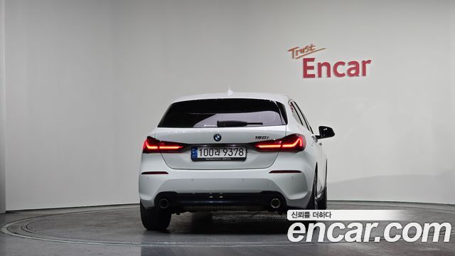 BMW 1 Series F40 120i Sports - фото 3