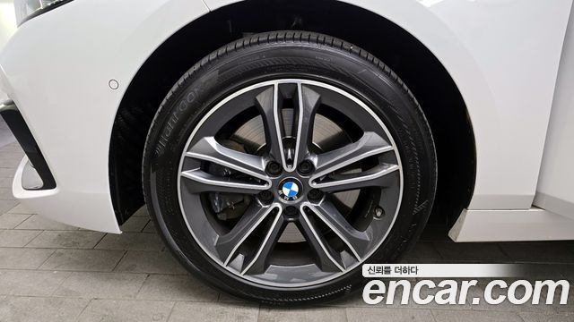 BMW 1 Series F40 120i Sports - фото 4