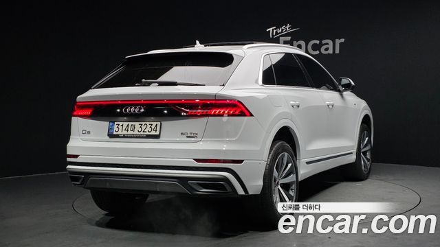 Audi Q8 50 TDI Quattro Premium - фото 1