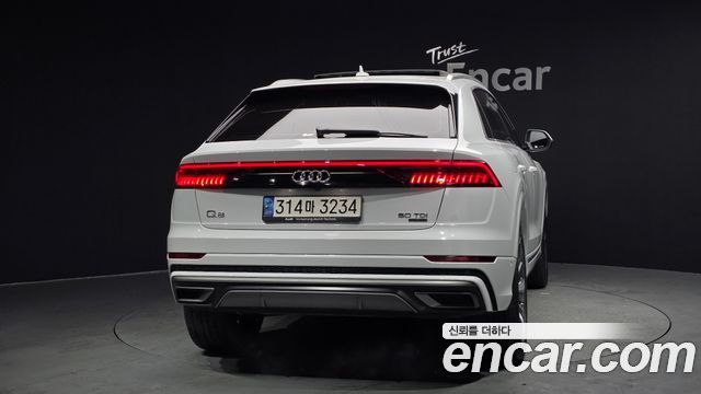 Audi Q8 50 TDI Quattro Premium - фото 3