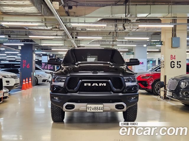 Dodge Ram Pick Up 5.7 - фото 2