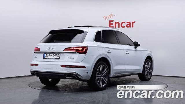 Audi Q5 FY 45 TFSI Quattro Premium - фото 1