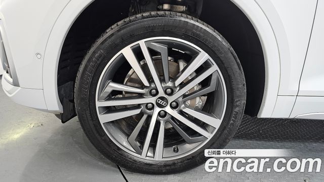 Audi Q5 FY 45 TFSI Quattro Premium - фото 4