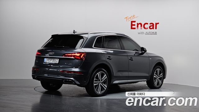 Audi Q5 FY 45 TFSI Quattro Premium - фото 1