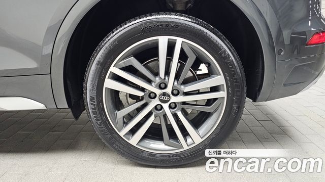 Audi Q5 FY 45 TFSI Quattro Premium - фото 4